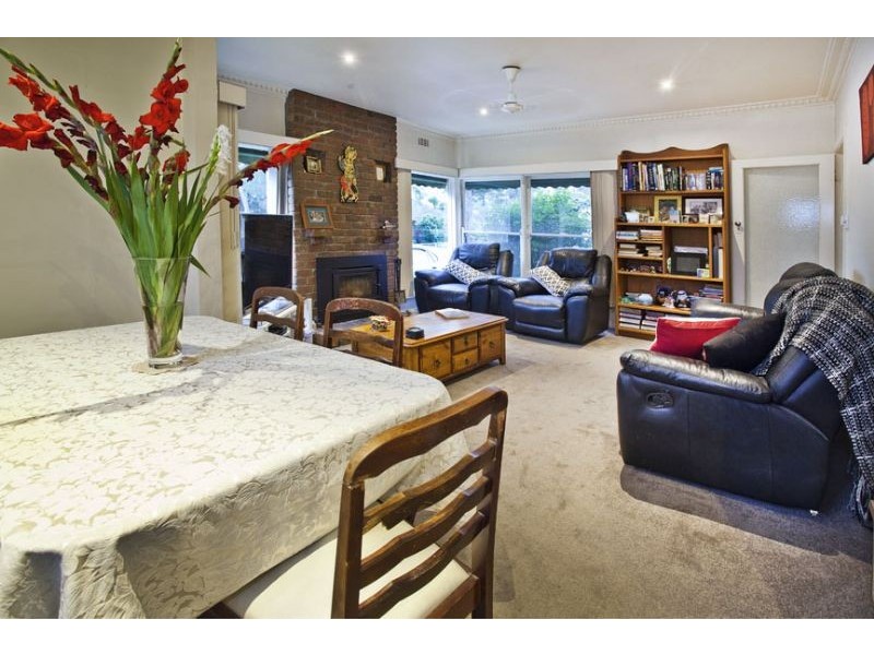 2 Colebrook Avenue, Mount Waverley VIC 3149