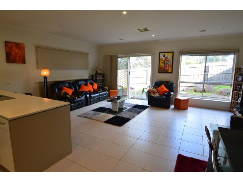28 Barrier Reef Circuit, Endeavour Hills VIC 3802