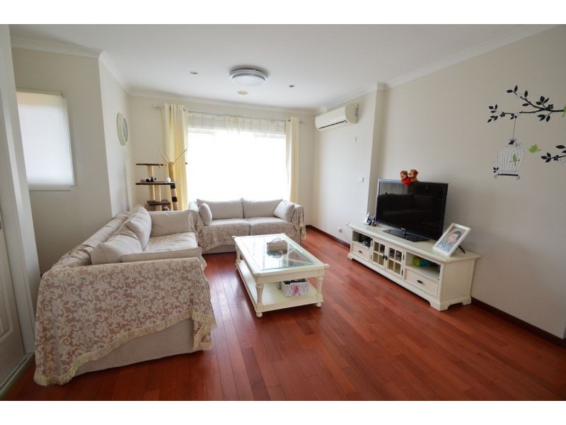 2/11 Aurisch Avenue, Glen Waverley VIC 3150