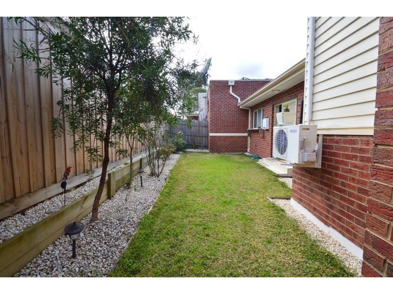 2/11 Aurisch Avenue, Glen Waverley VIC 3150