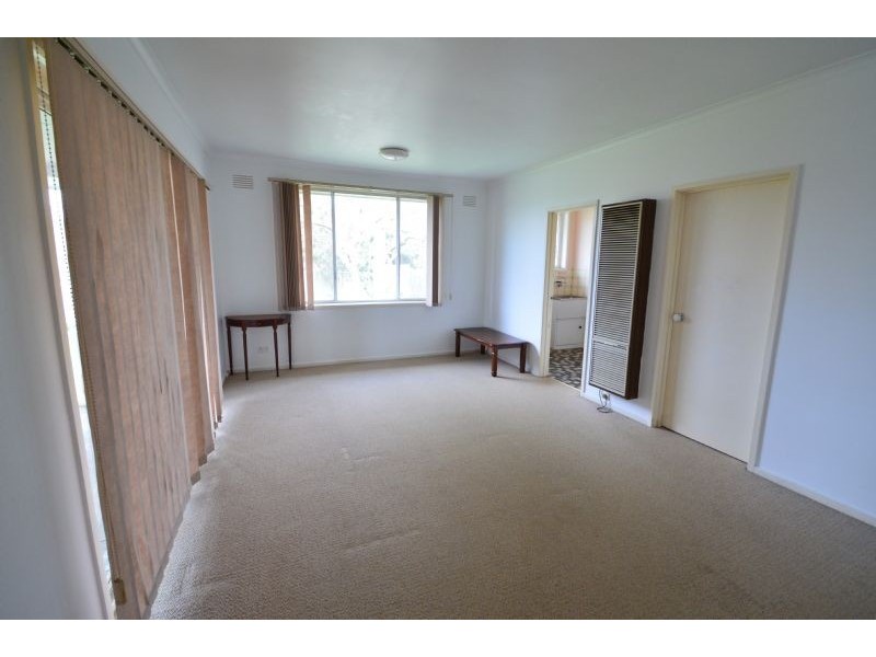 8 Mandowie Road, Glen Waverley VIC 3150