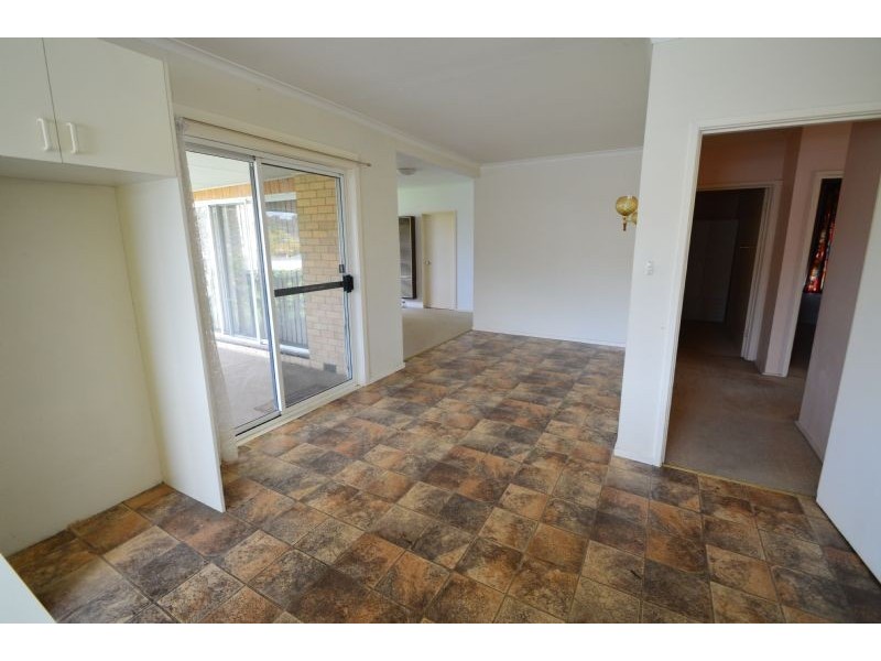 8 Mandowie Road, Glen Waverley VIC 3150