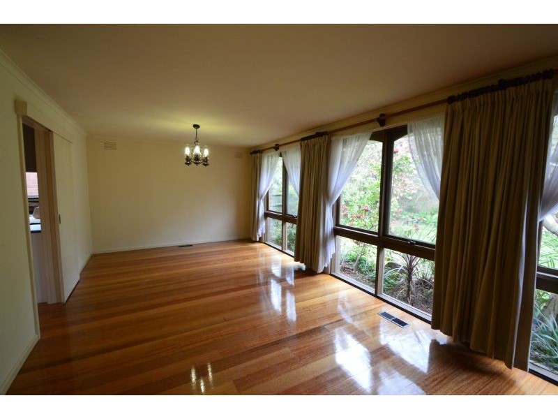 17 Bunker Crescent, Glen Waverley VIC 3150