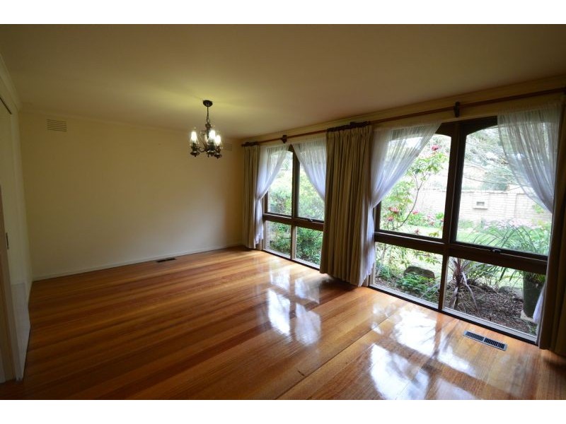 17 Bunker Crescent, Glen Waverley VIC 3150