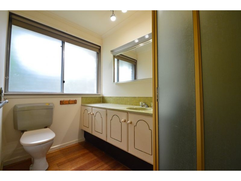 17 Bunker Crescent, Glen Waverley VIC 3150