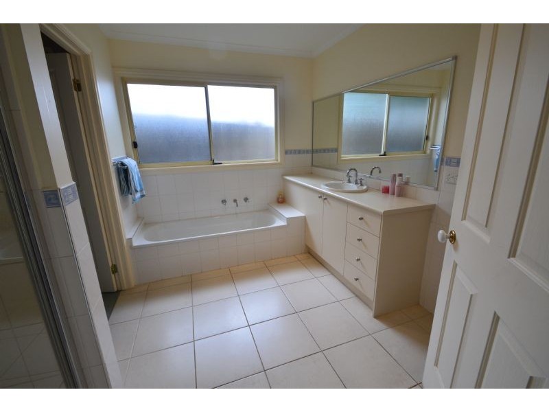 2/5 Temple Street, Ashwood VIC 3147