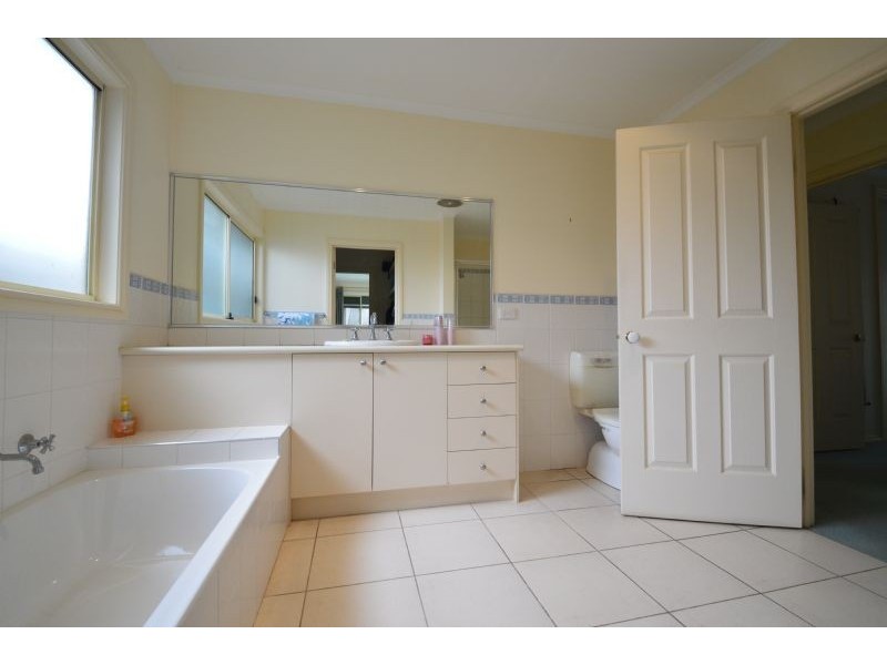 2/5 Temple Street, Ashwood VIC 3147