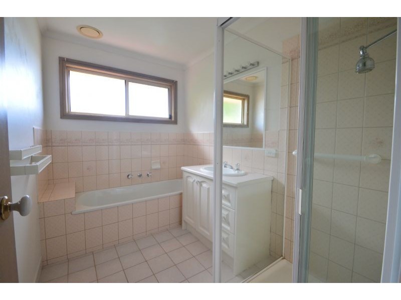 27 Munro Avenue, Mount Waverley VIC 3149