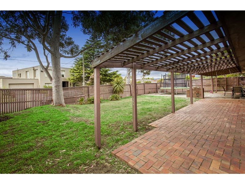 43 Summit Crescent, Glen Waverley VIC 3150