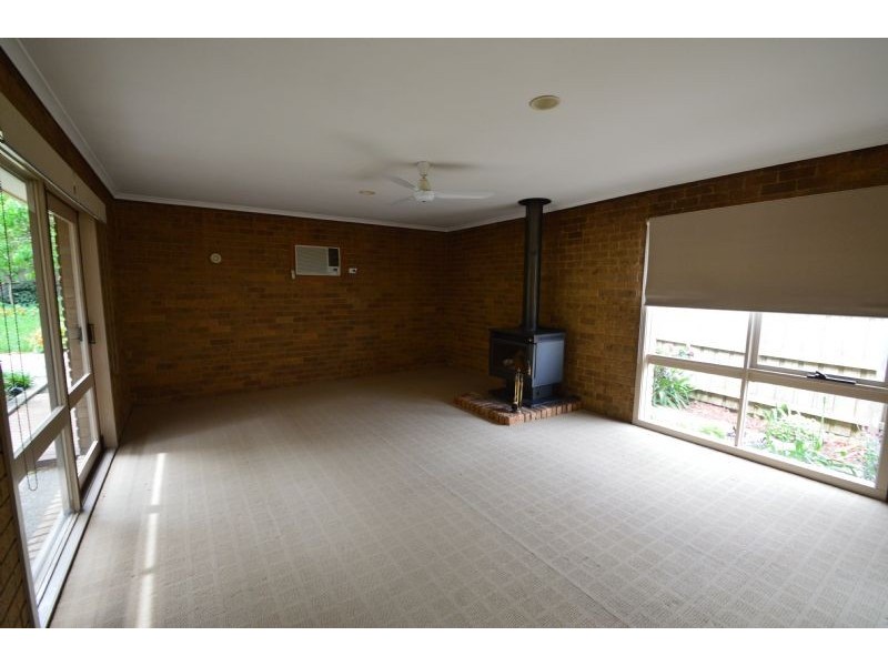 32 Kramer Drive, Berwick VIC 3806