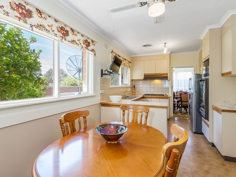 62 Ivanhoe Street, Glen Waverley VIC 3150