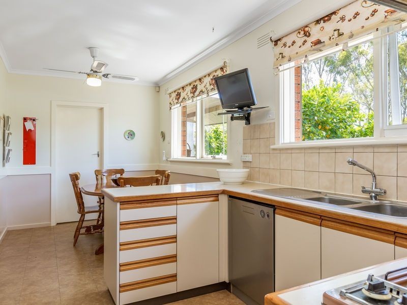 62 Ivanhoe Street, Glen Waverley VIC 3150