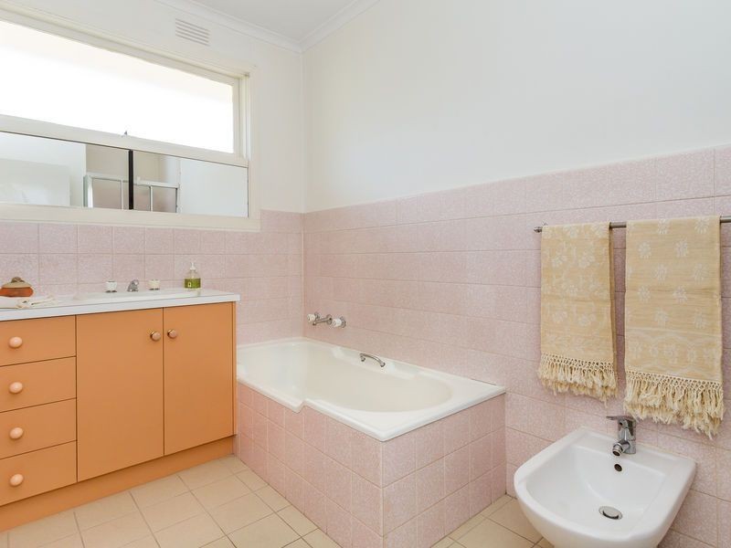62 Ivanhoe Street, Glen Waverley VIC 3150