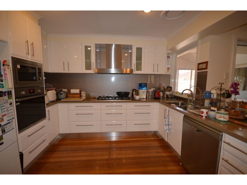 24 Montclair Avenue, Glen Waverley VIC 3150