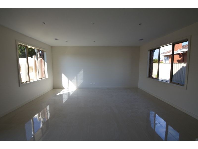 2/5 Worsley Avenue, Clayton South VIC 3169