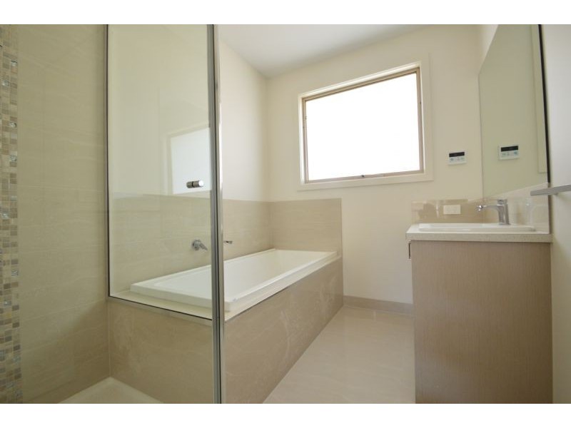 2/5 Worsley Avenue, Clayton South VIC 3169