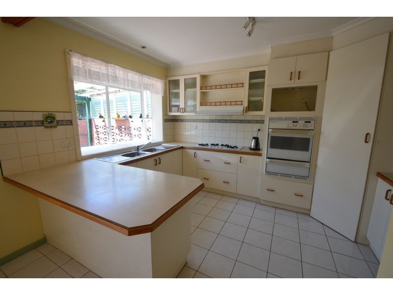 77 Benwerrin Drive, Burwood East VIC 3151