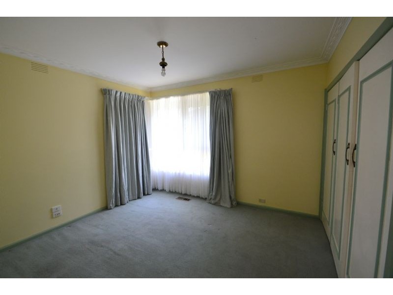 77 Benwerrin Drive, Burwood East VIC 3151