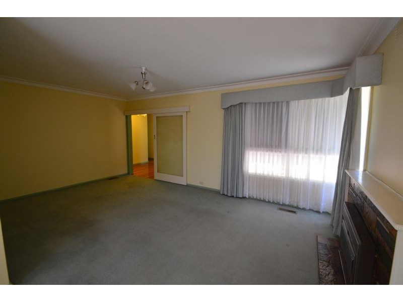 77 Benwerrin Drive, Burwood East VIC 3151