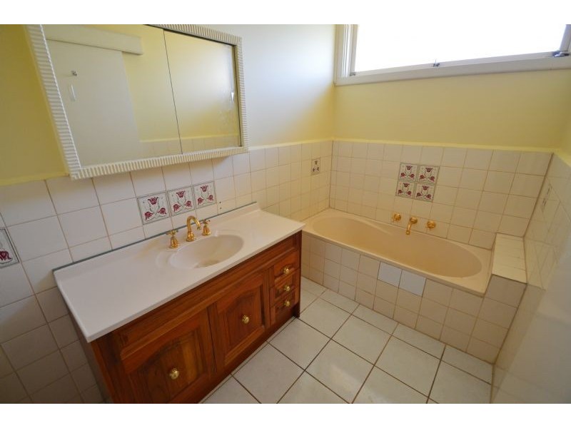 77 Benwerrin Drive, Burwood East VIC 3151