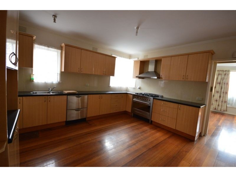 2 Mandowie Road, Glen Waverley VIC 3150