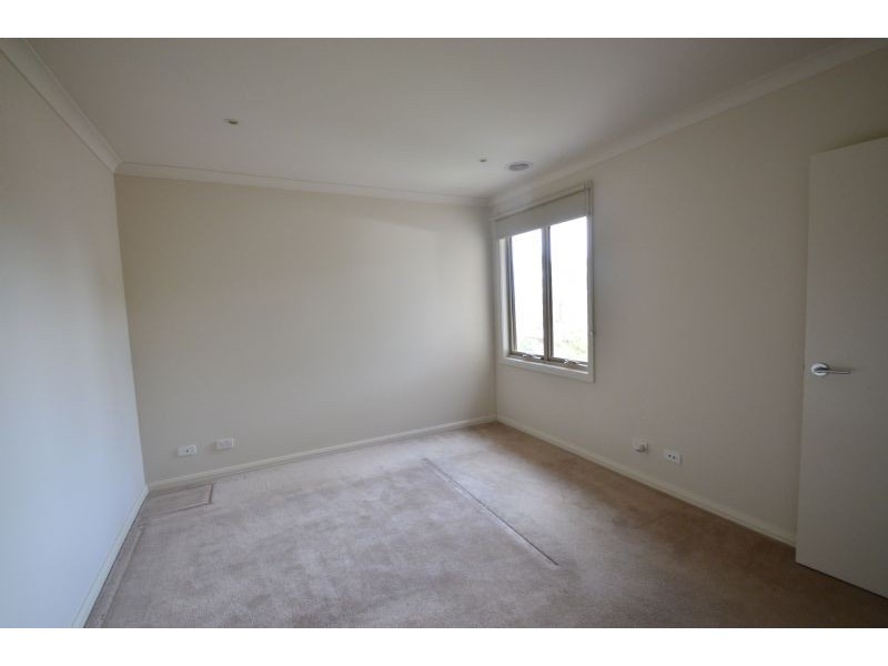 2/27 Burton Street, Chadstone VIC 3148