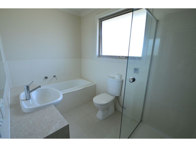 2/27 Burton Street, Chadstone VIC 3148