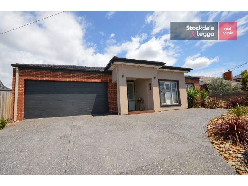 12 Railway Avenue, Ashwood VIC 3147