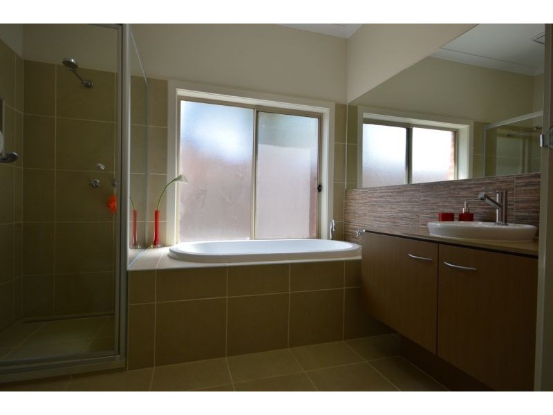 12 Railway Avenue, Ashwood VIC 3147