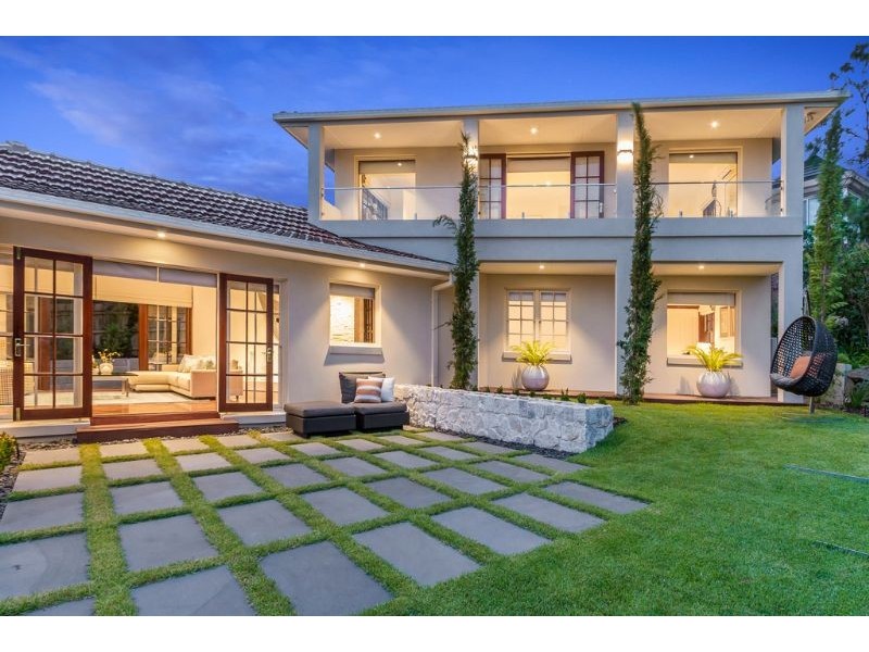 10 Pleasant View Crescent, Wheelers Hill VIC 3150