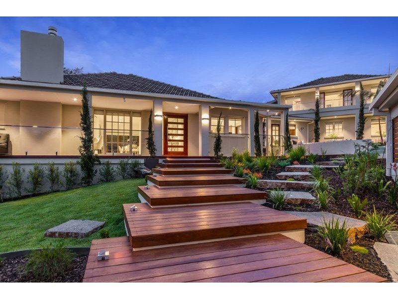 10 Pleasant View Crescent, Wheelers Hill VIC 3150