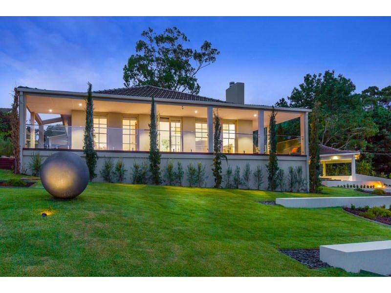10 Pleasant View Crescent, Wheelers Hill VIC 3150