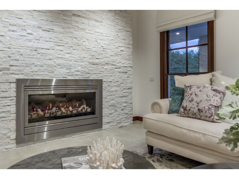 10 Pleasant View Crescent, Wheelers Hill VIC 3150