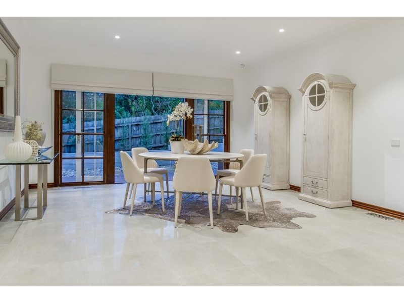 10 Pleasant View Crescent, Wheelers Hill VIC 3150
