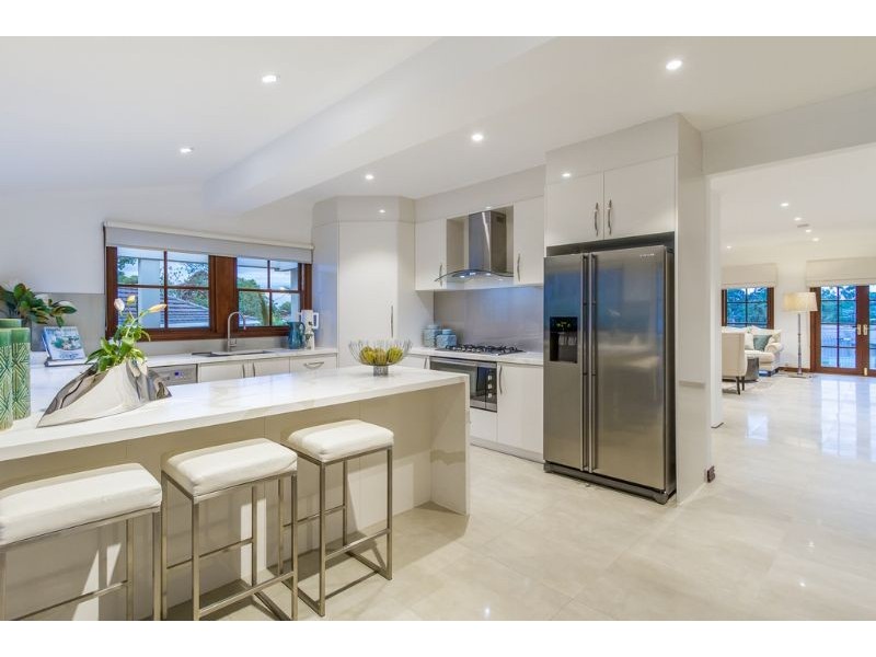 10 Pleasant View Crescent, Wheelers Hill VIC 3150