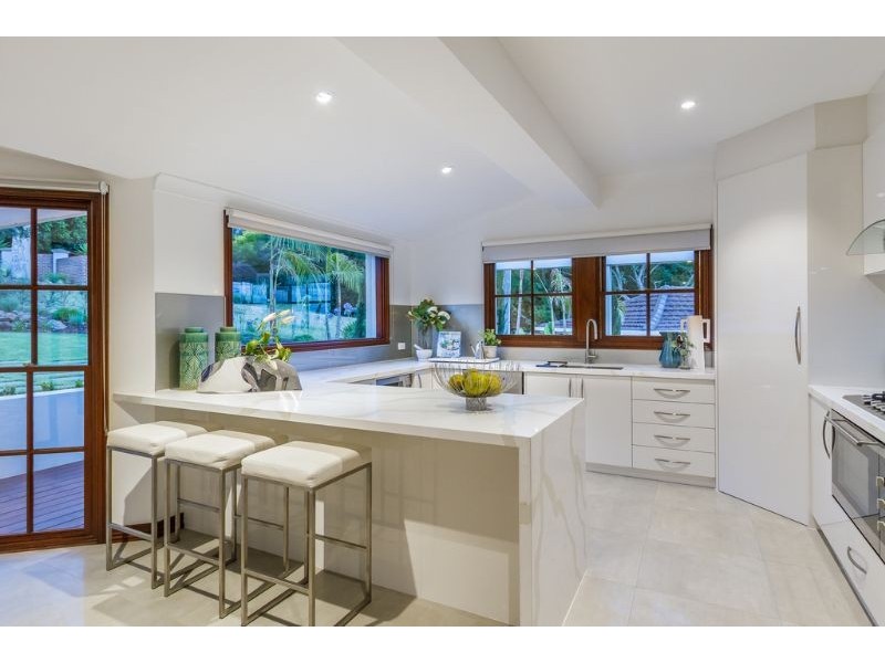 10 Pleasant View Crescent, Wheelers Hill VIC 3150