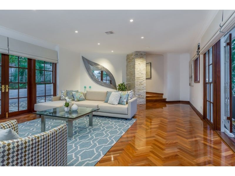 10 Pleasant View Crescent, Wheelers Hill VIC 3150
