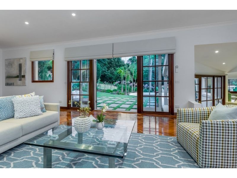 10 Pleasant View Crescent, Wheelers Hill VIC 3150