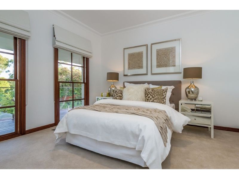10 Pleasant View Crescent, Wheelers Hill VIC 3150