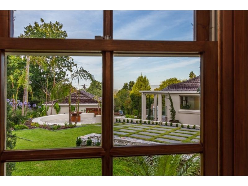 10 Pleasant View Crescent, Wheelers Hill VIC 3150