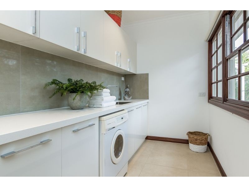 10 Pleasant View Crescent, Wheelers Hill VIC 3150