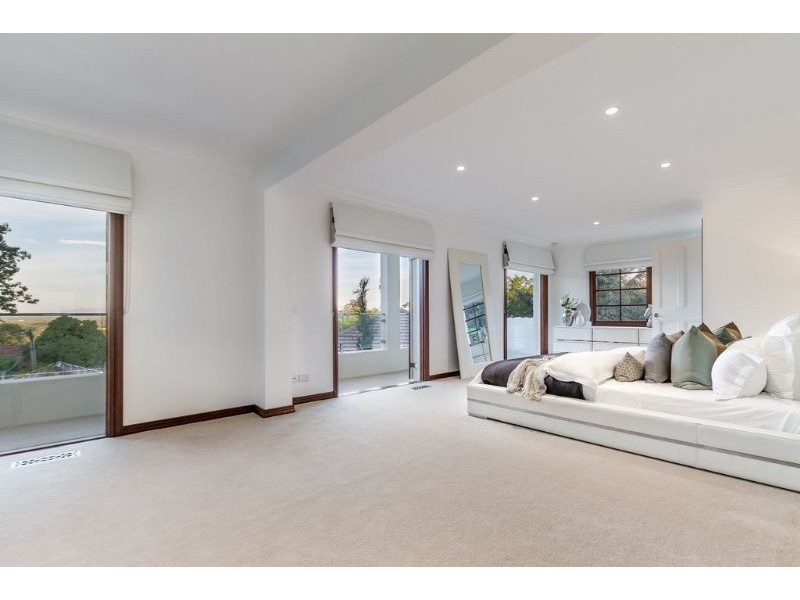 10 Pleasant View Crescent, Wheelers Hill VIC 3150