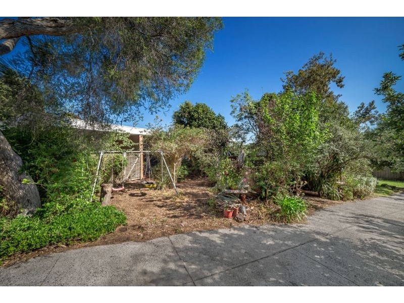 2 Kingsley Grove, Mount Waverley VIC 3149