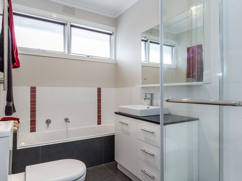 85 Hinkler Road East, Glen Waverley VIC 3150