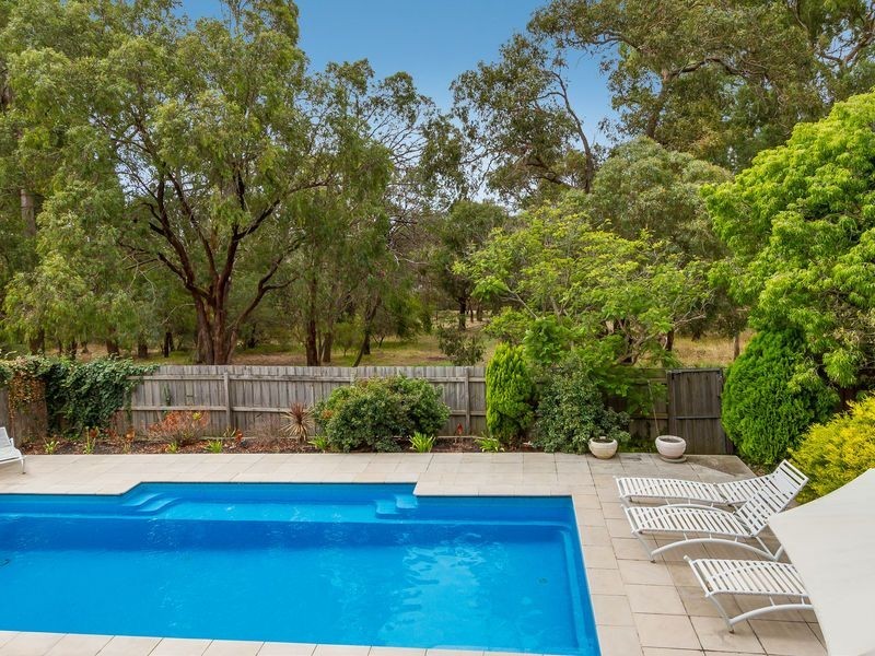 85 Hinkler Road East, Glen Waverley VIC 3150