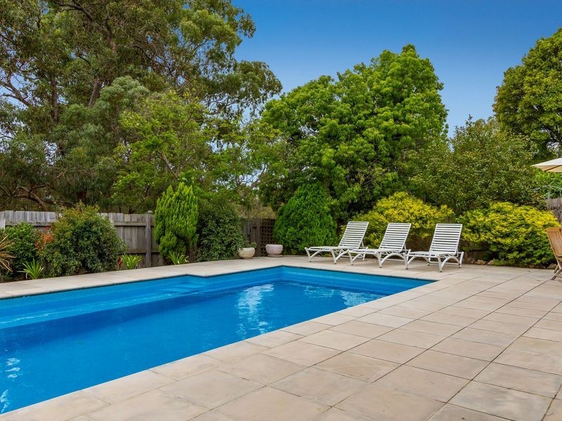85 Hinkler Road East, Glen Waverley VIC 3150