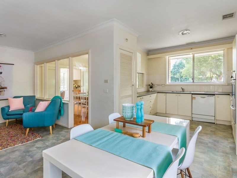 39 Packham Crescent, Glen Waverley VIC 3150