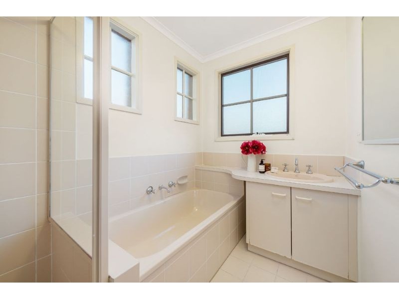 32 Chippendale Terrace, Burwood East VIC 3151