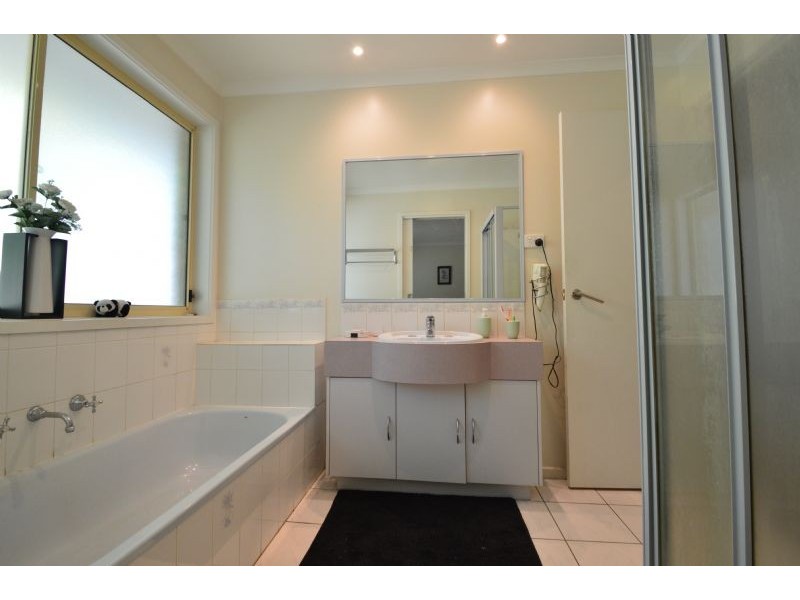 2/9 Surrey Road, Mount Waverley VIC 3149