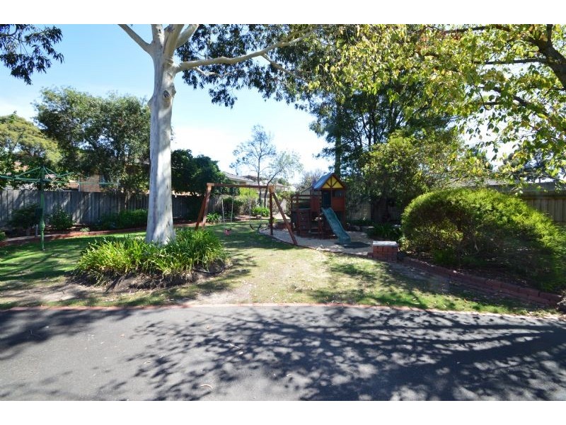 8 Melanie Court, Mount Waverley VIC 3149